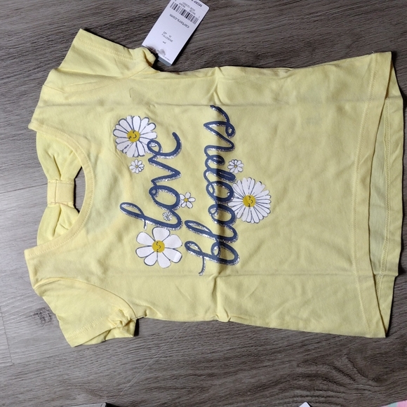 Carter's Toddler Girl Flower Short Set Sz 2T - Picture 3 of 3